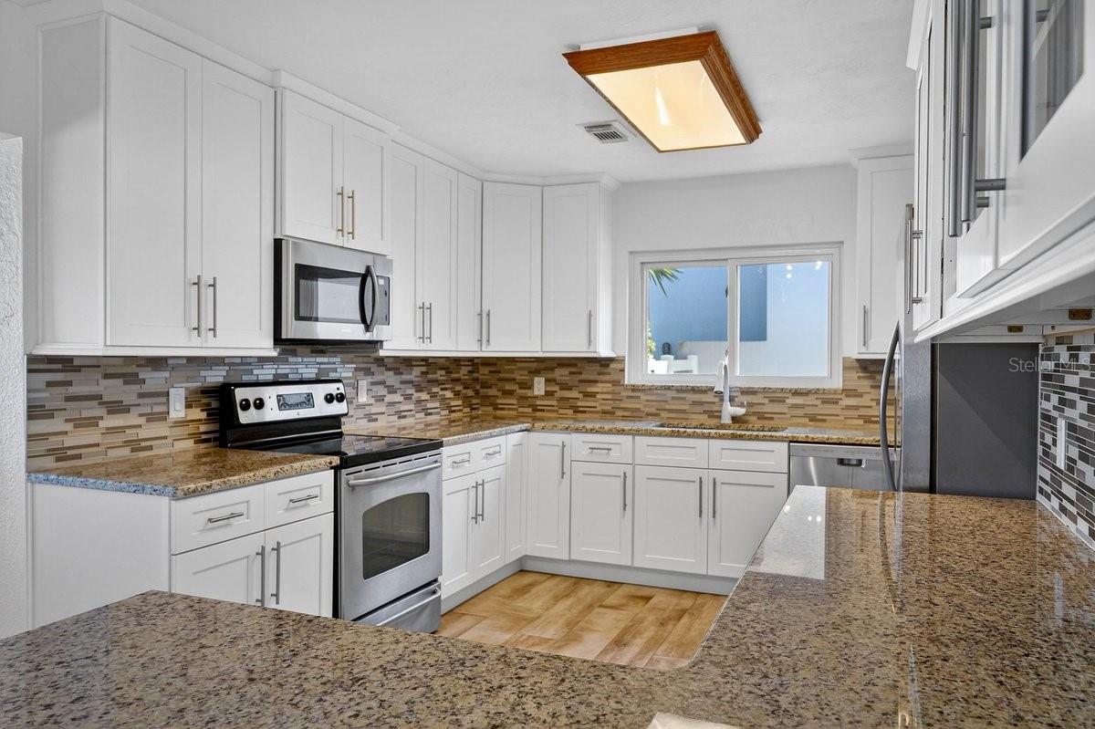 Image 30 of 40 For 450 Lambert Avenue