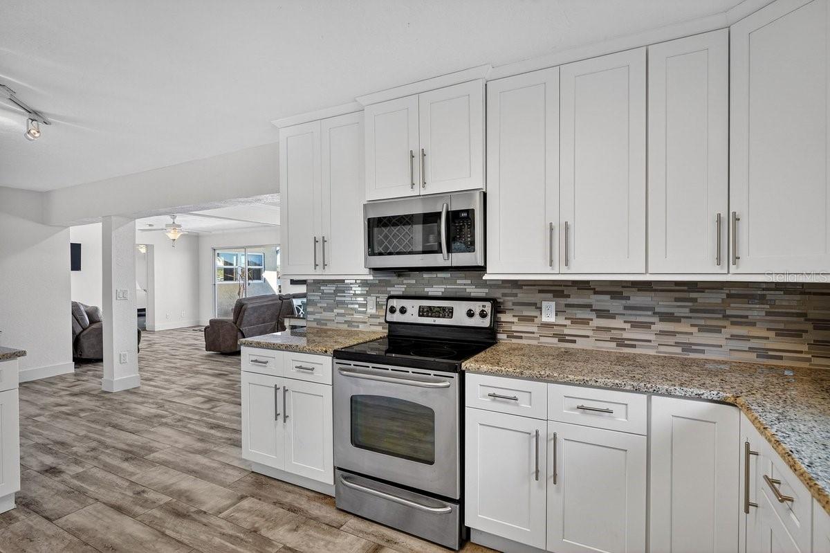 Image 33 of 40 For 450 Lambert Avenue