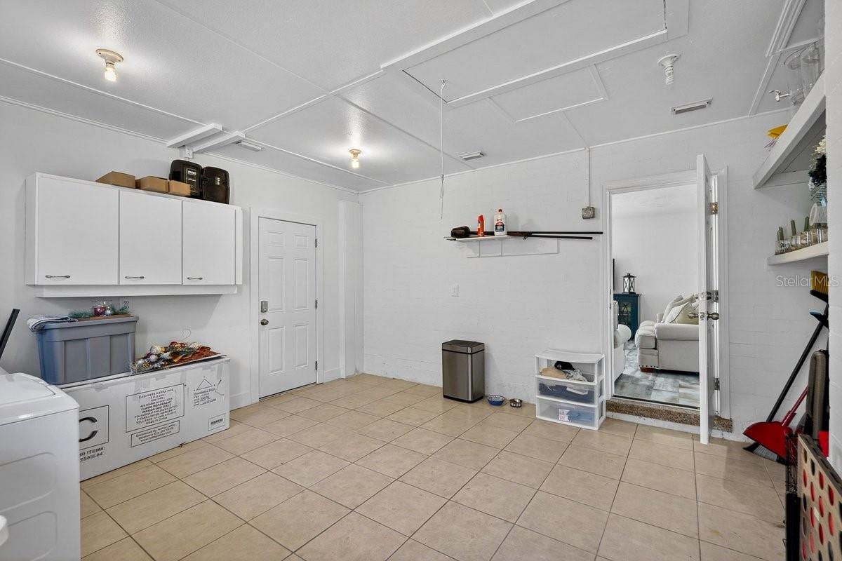 Image 34 of 40 For 450 Lambert Avenue