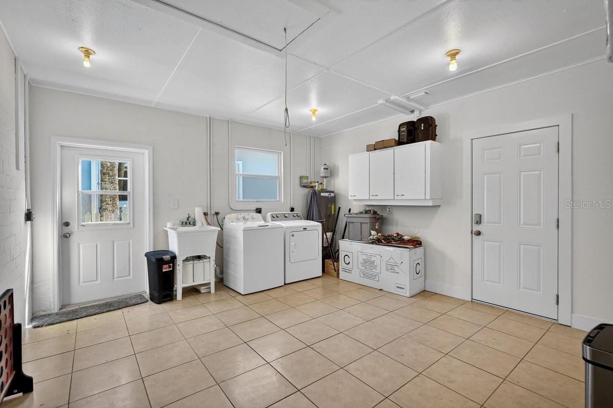 Image 35 of 40 For 450 Lambert Avenue