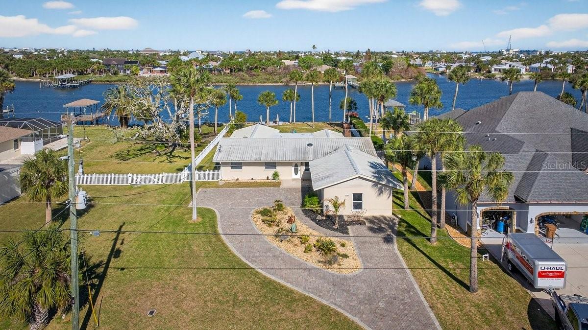 Image 36 of 40 For 450 Lambert Avenue