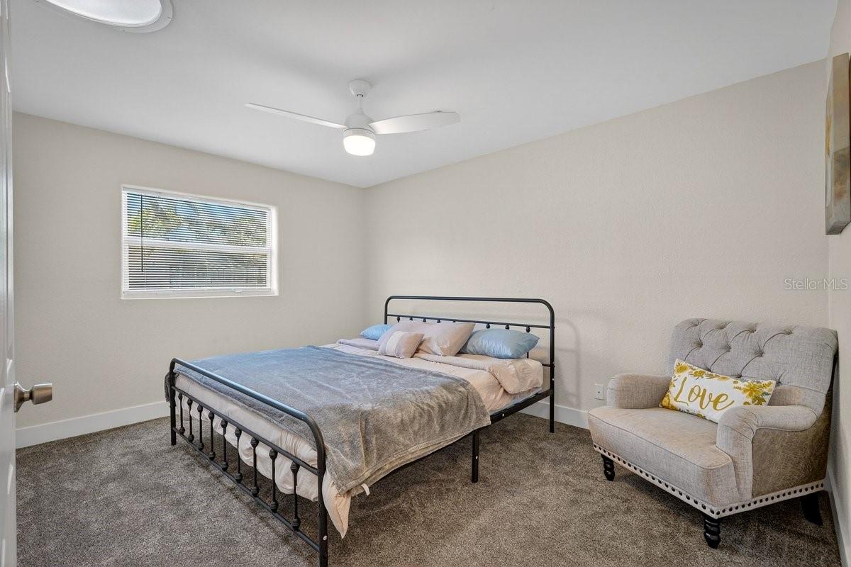 Image 9 of 40 For 450 Lambert Avenue