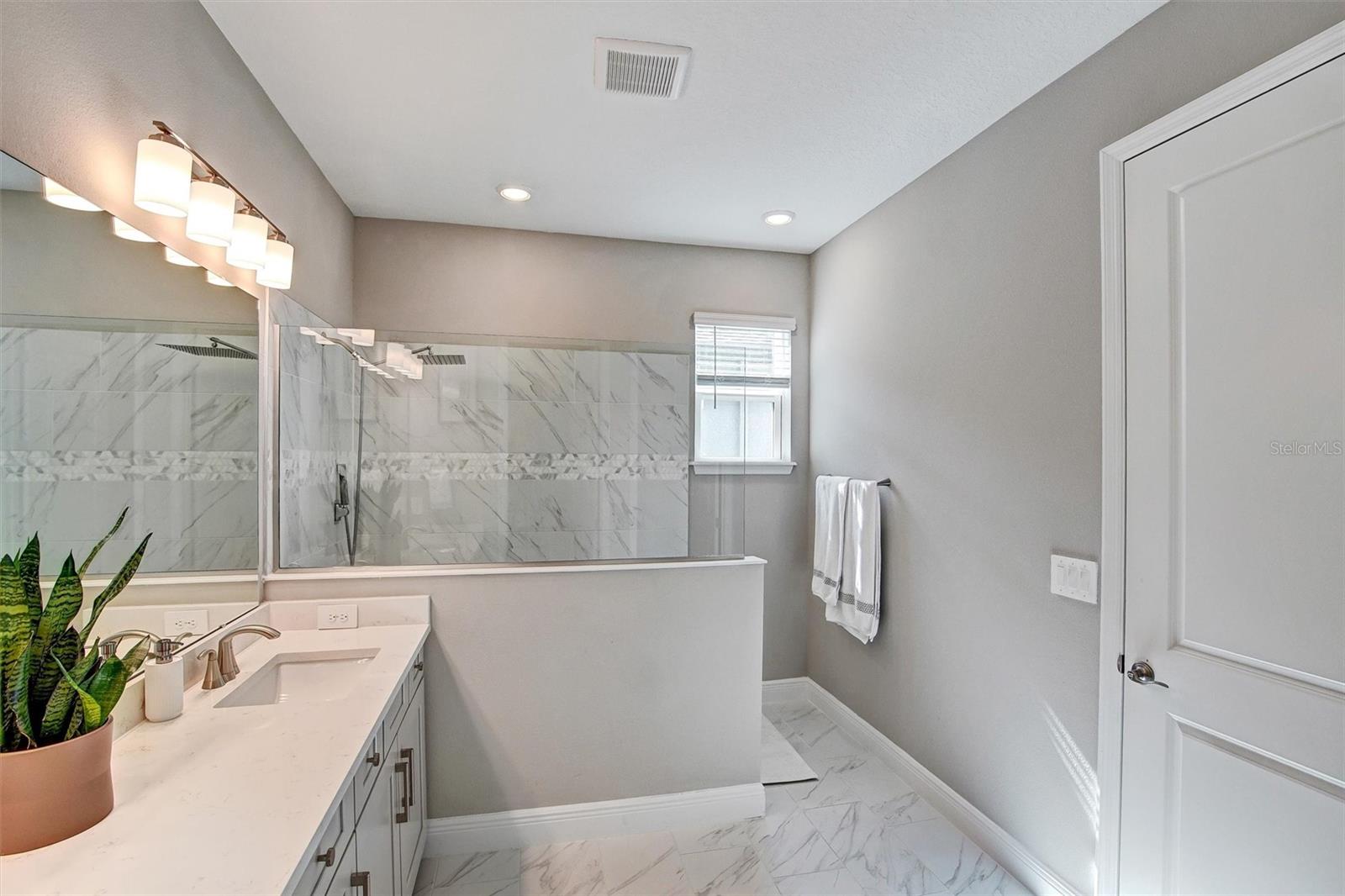 Image 14 of 31 For 2121 Divot Drive