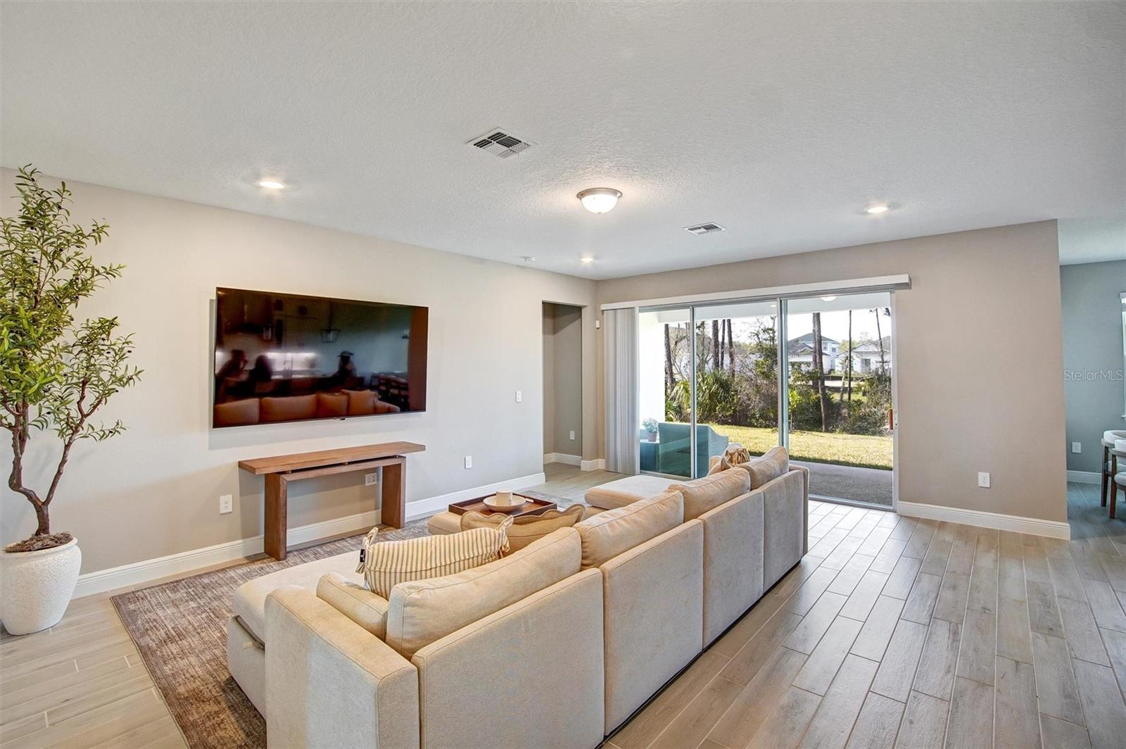 Image 3 of 31 For 2121 Divot Drive