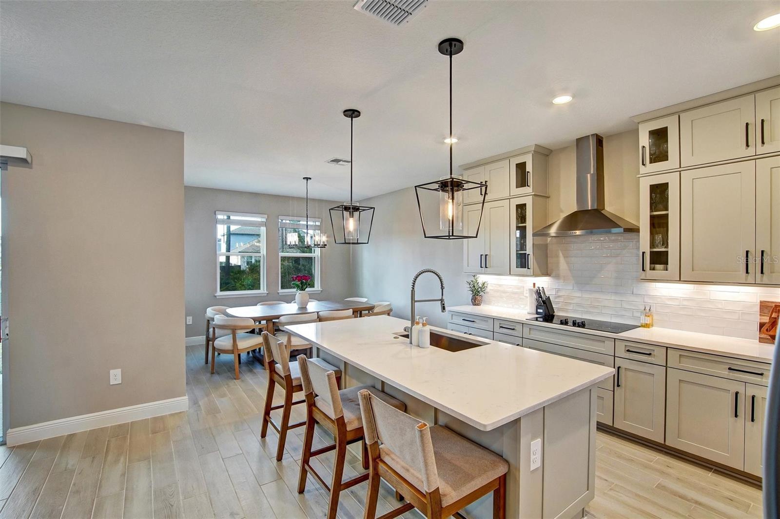 Image 5 of 31 For 2121 Divot Drive