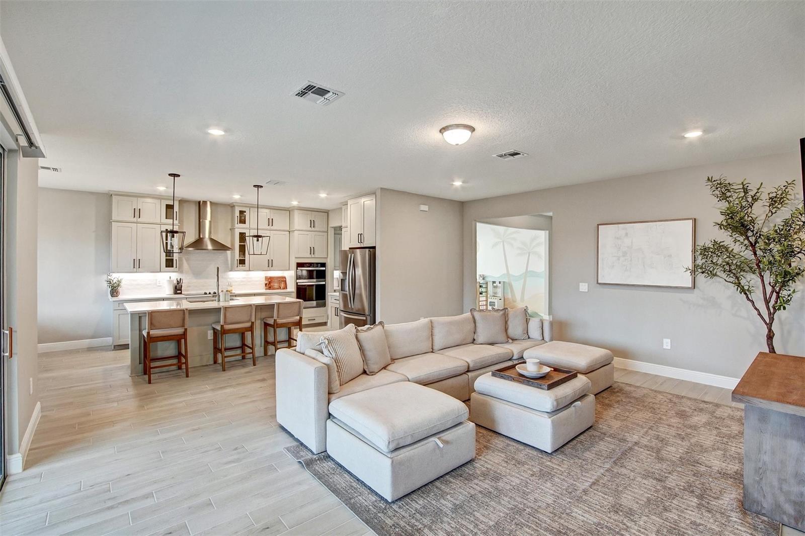 Image 6 of 31 For 2121 Divot Drive