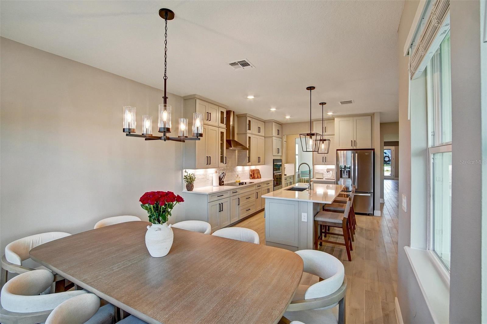 Image 7 of 31 For 2121 Divot Drive