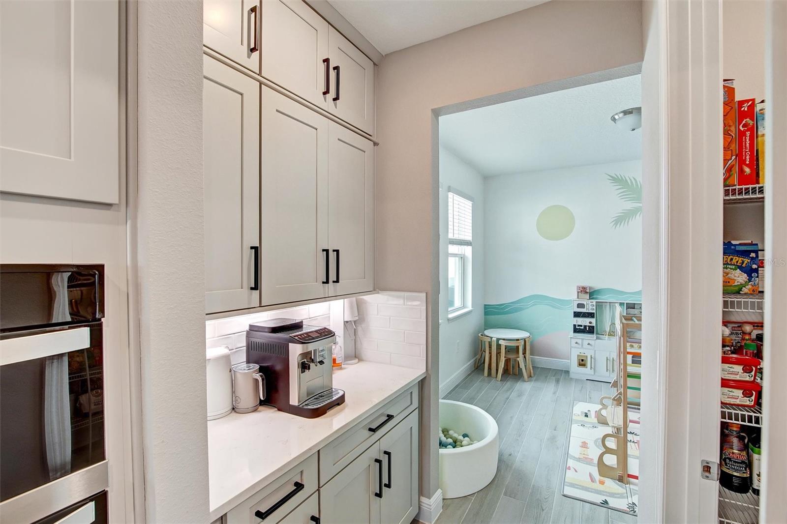 Image 9 of 31 For 2121 Divot Drive