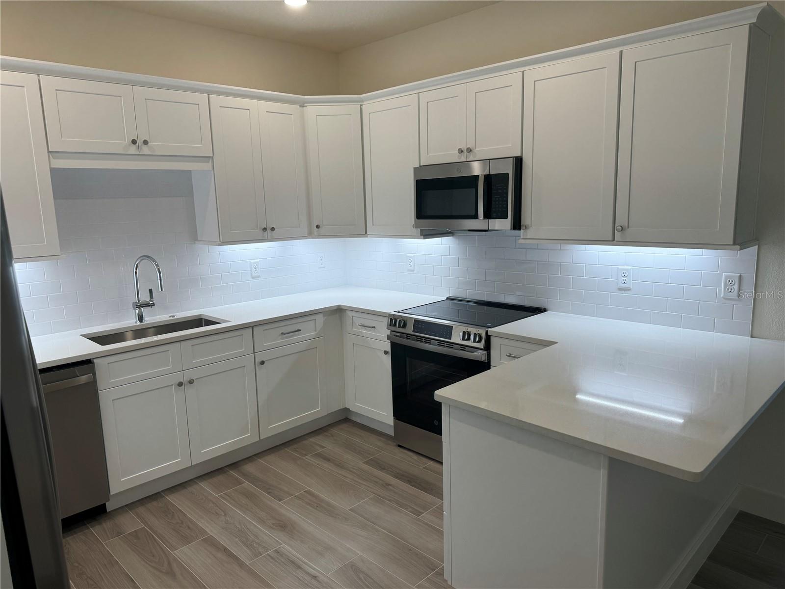 Image 3 of 25 For 3057 Isles Way