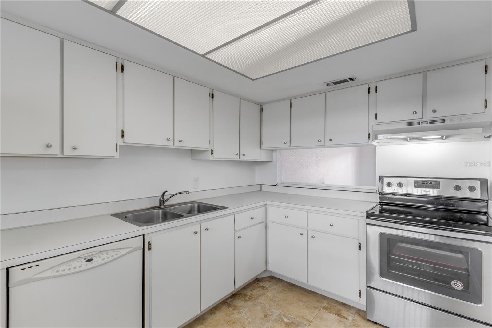 Image 15 of 39 For 325 Causeway  1030