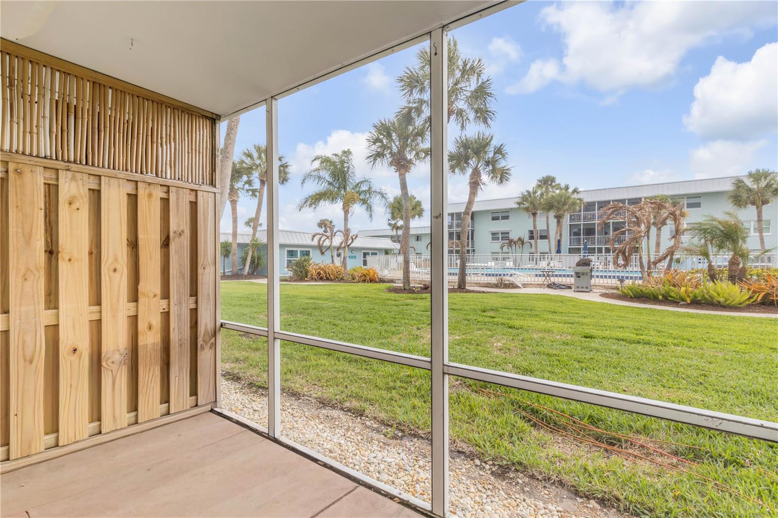 Image 29 of 39 For 325 Causeway  1030