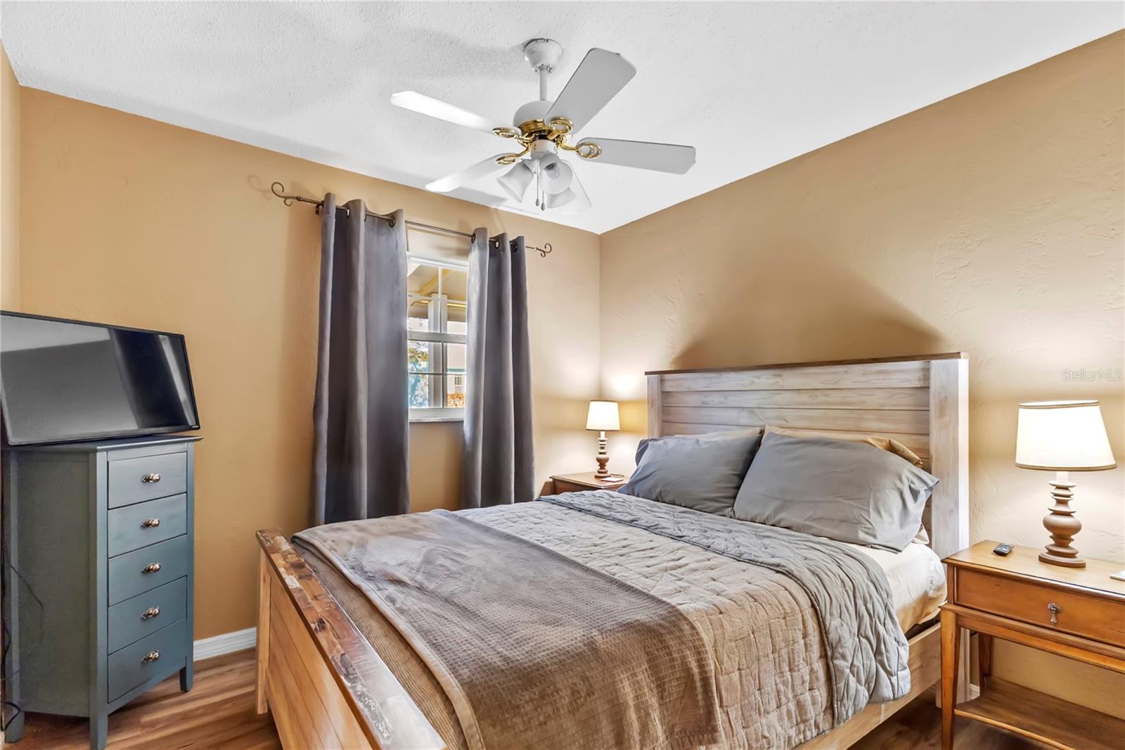 Image 14 of 15 For 2005 Bayview Drive