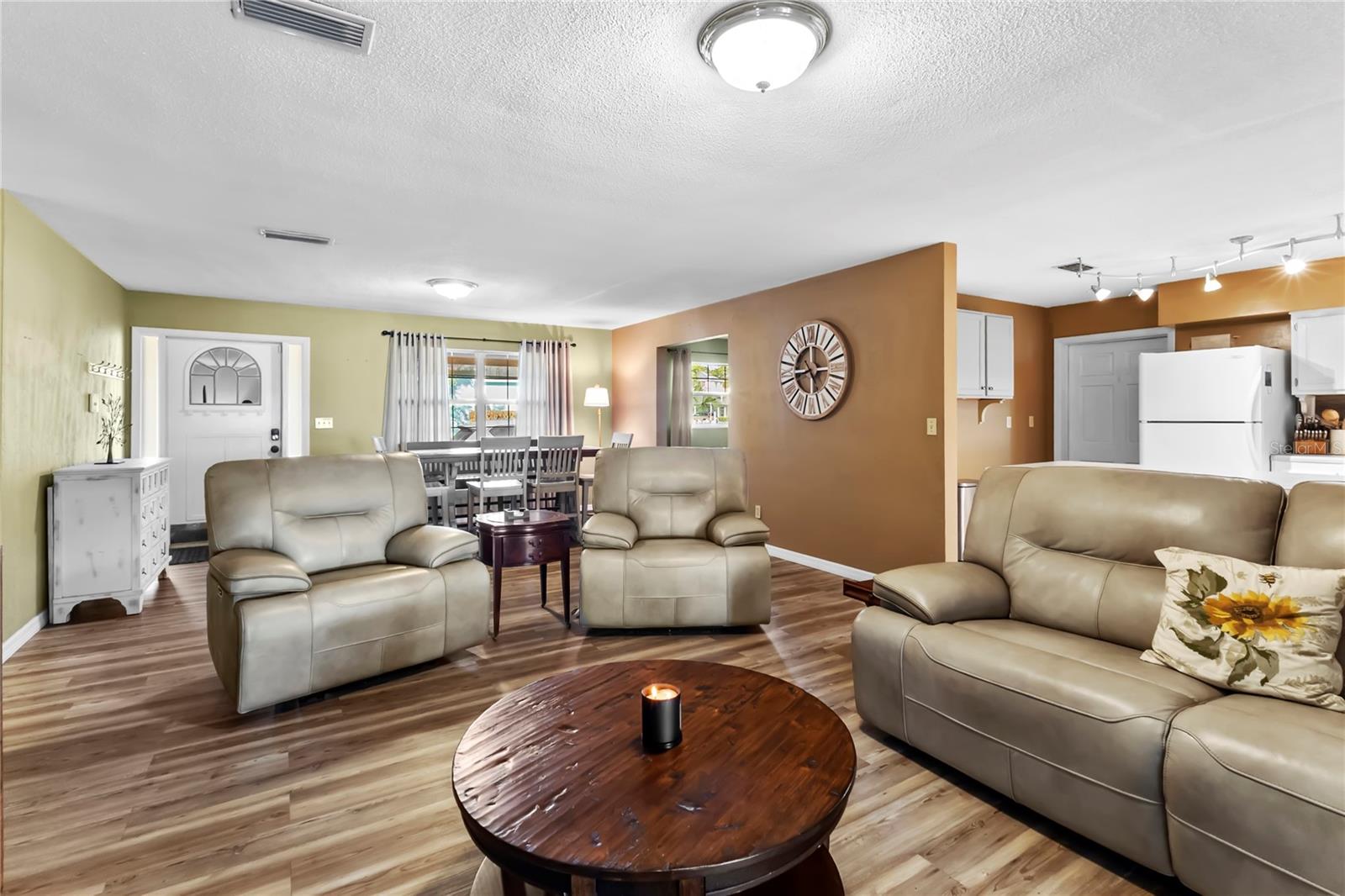 Image 7 of 15 For 2005 Bayview Drive