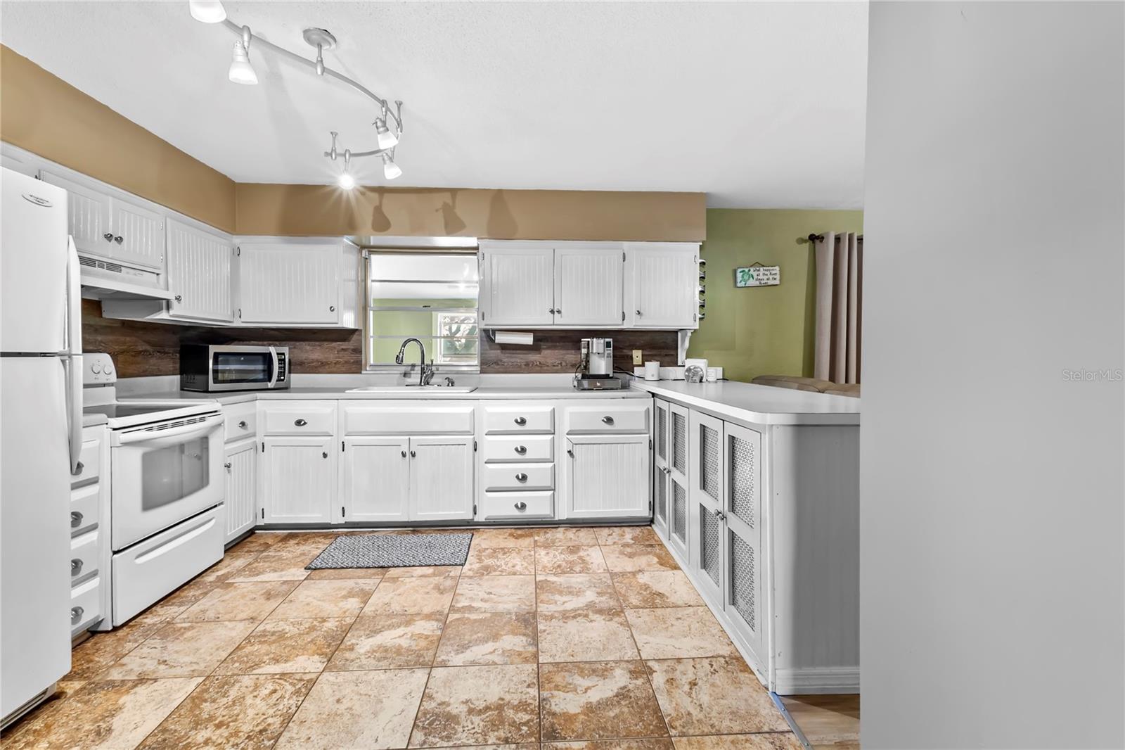 Image 8 of 15 For 2005 Bayview Drive