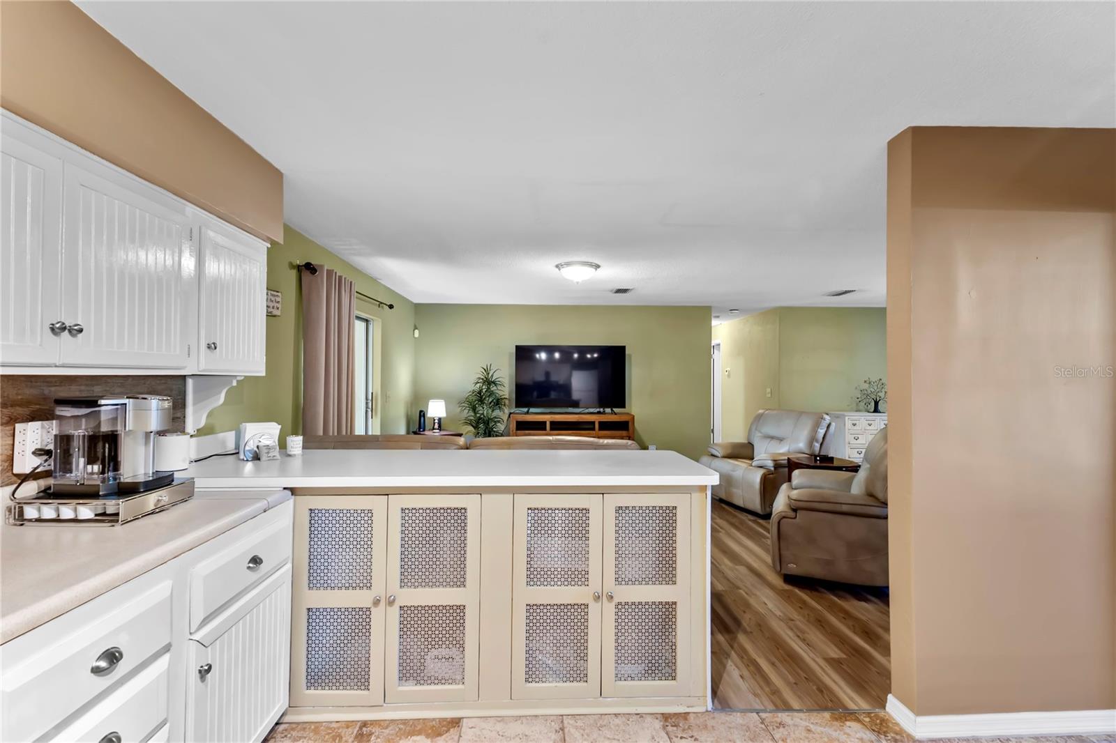 Image 9 of 15 For 2005 Bayview Drive