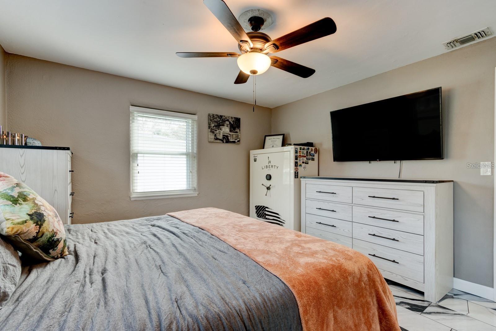 Image 20 of 24 For 144 Ellison Avenue