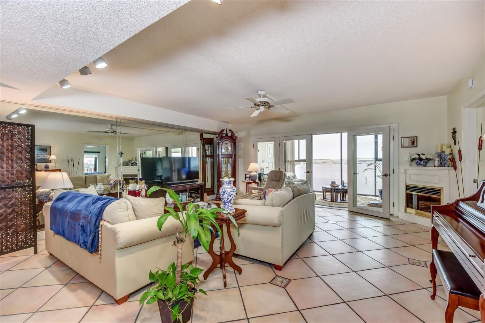 Image 36 of 67 For 746 Marina Point Drive 7460