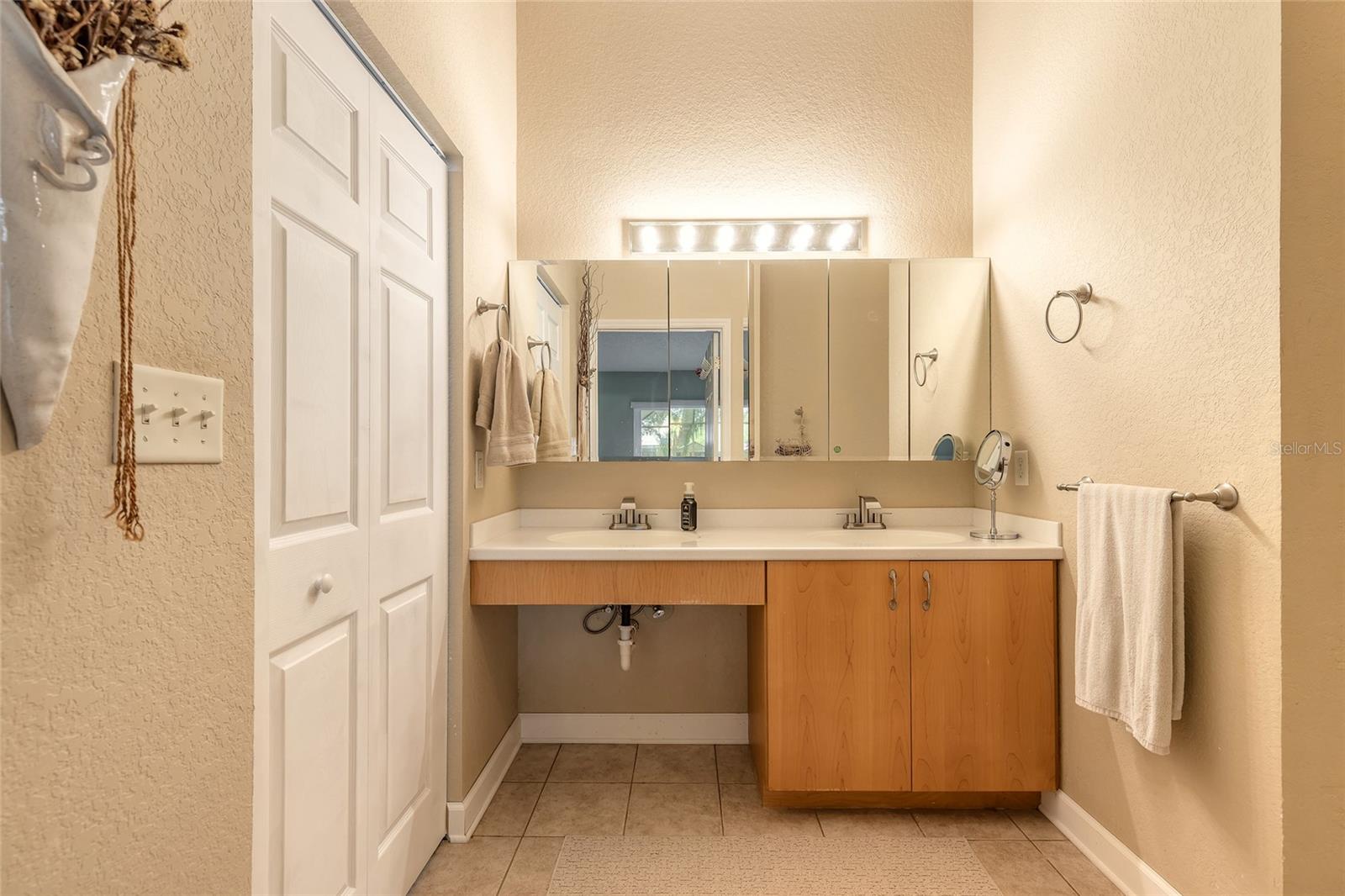 Image 25 of 51 For 5919 Aruna Drive