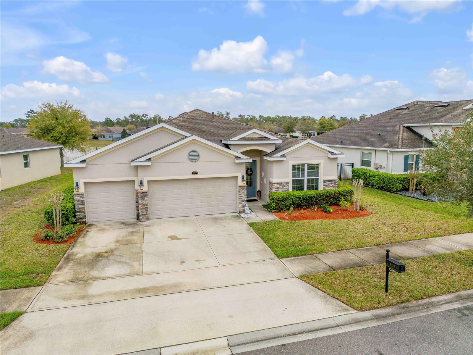 Image 4 of 66 For 637 Bluehearts Trail