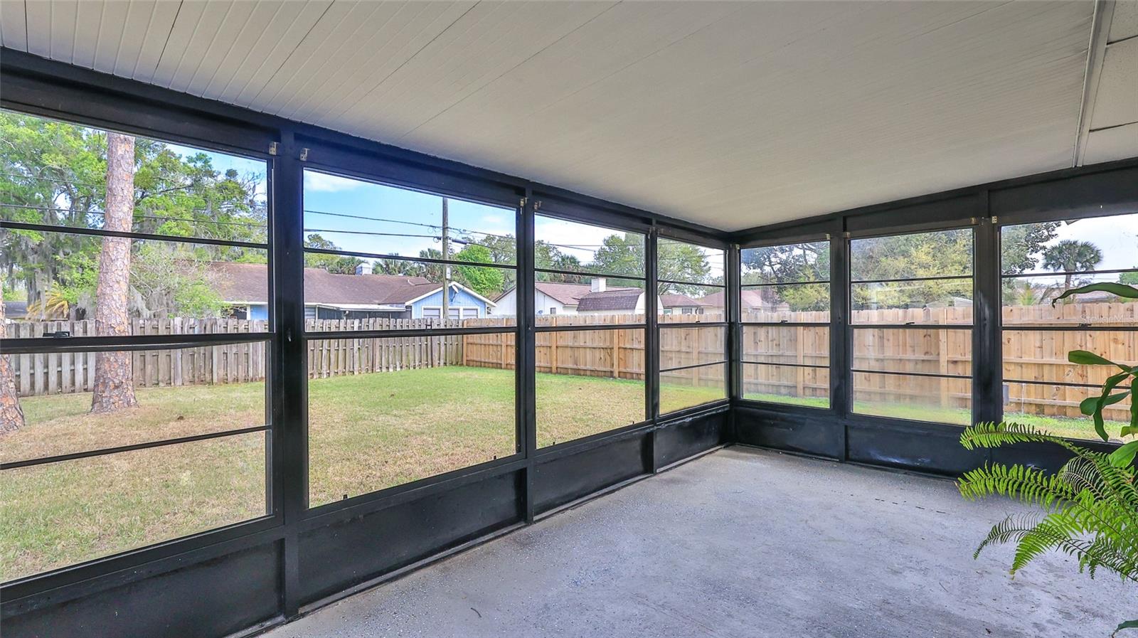 Image 27 of 30 For 2417 Sabal Palm Drive