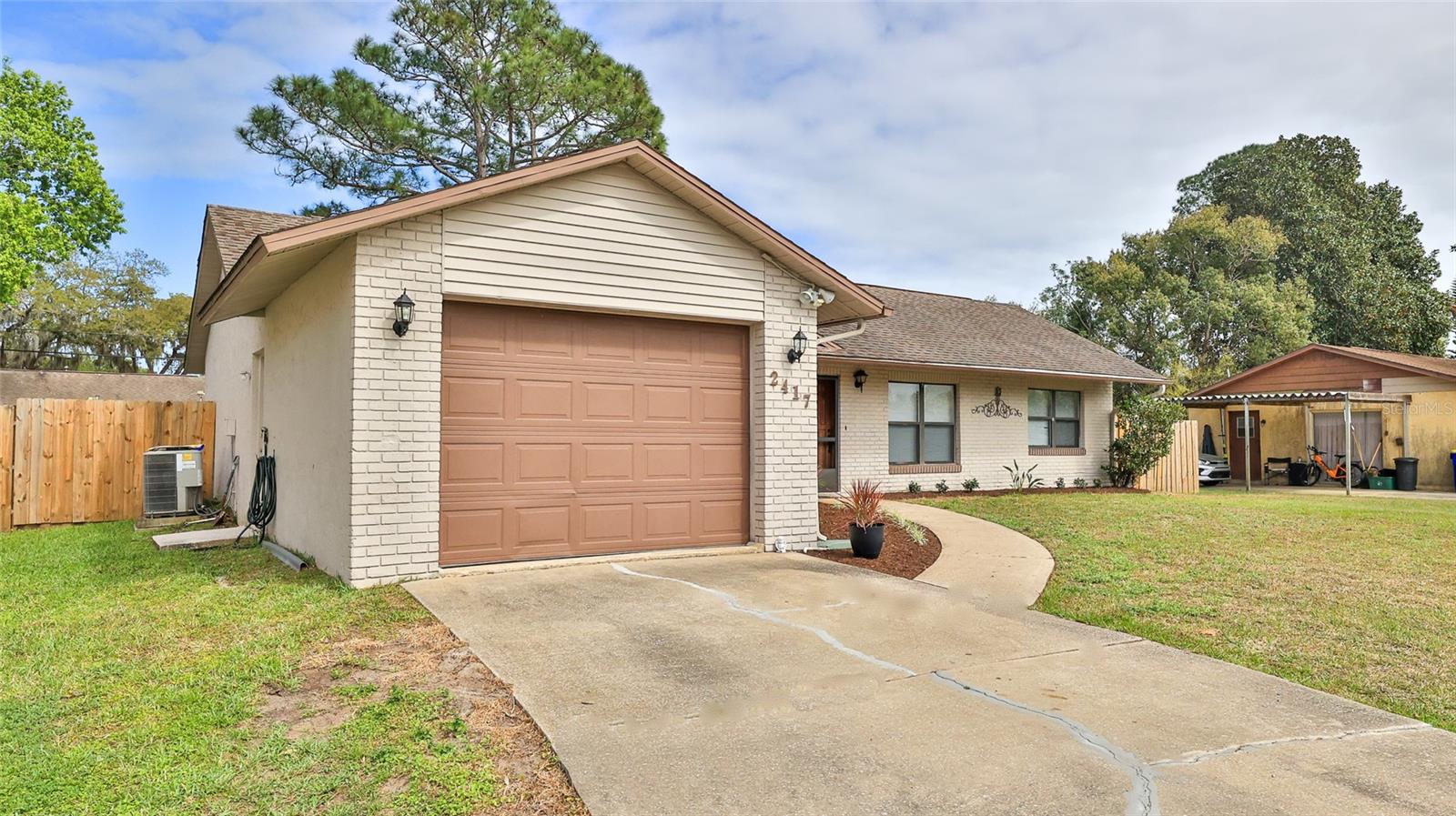 Image 4 of 30 For 2417 Sabal Palm Drive