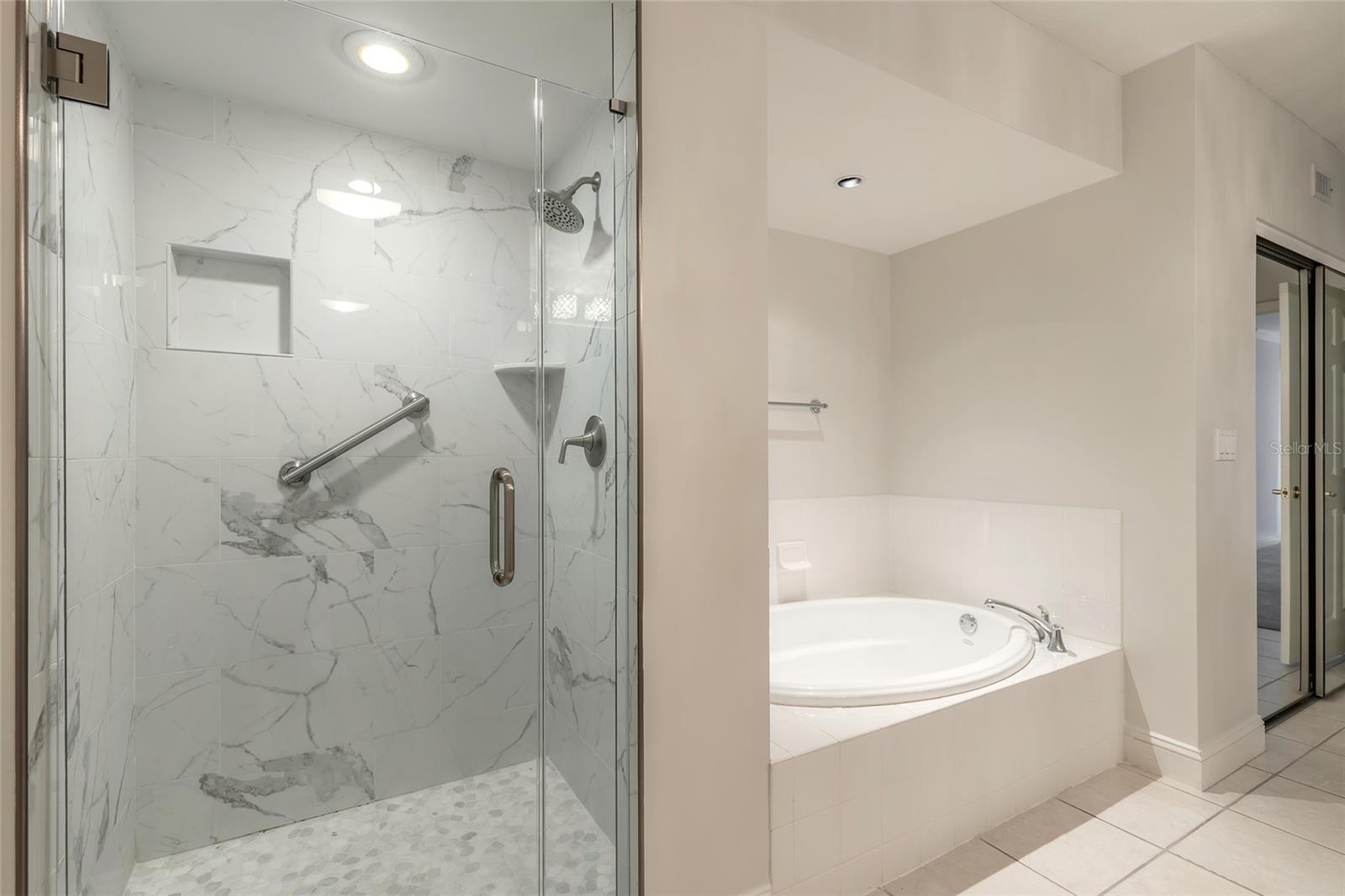 Image 20 of 81 For 4650 Links Village Drive A401