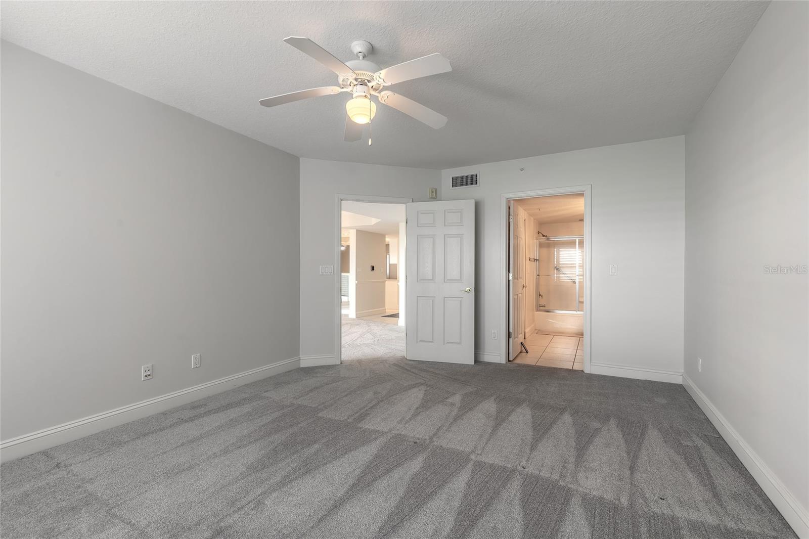 Image 22 of 81 For 4650 Links Village Drive A401