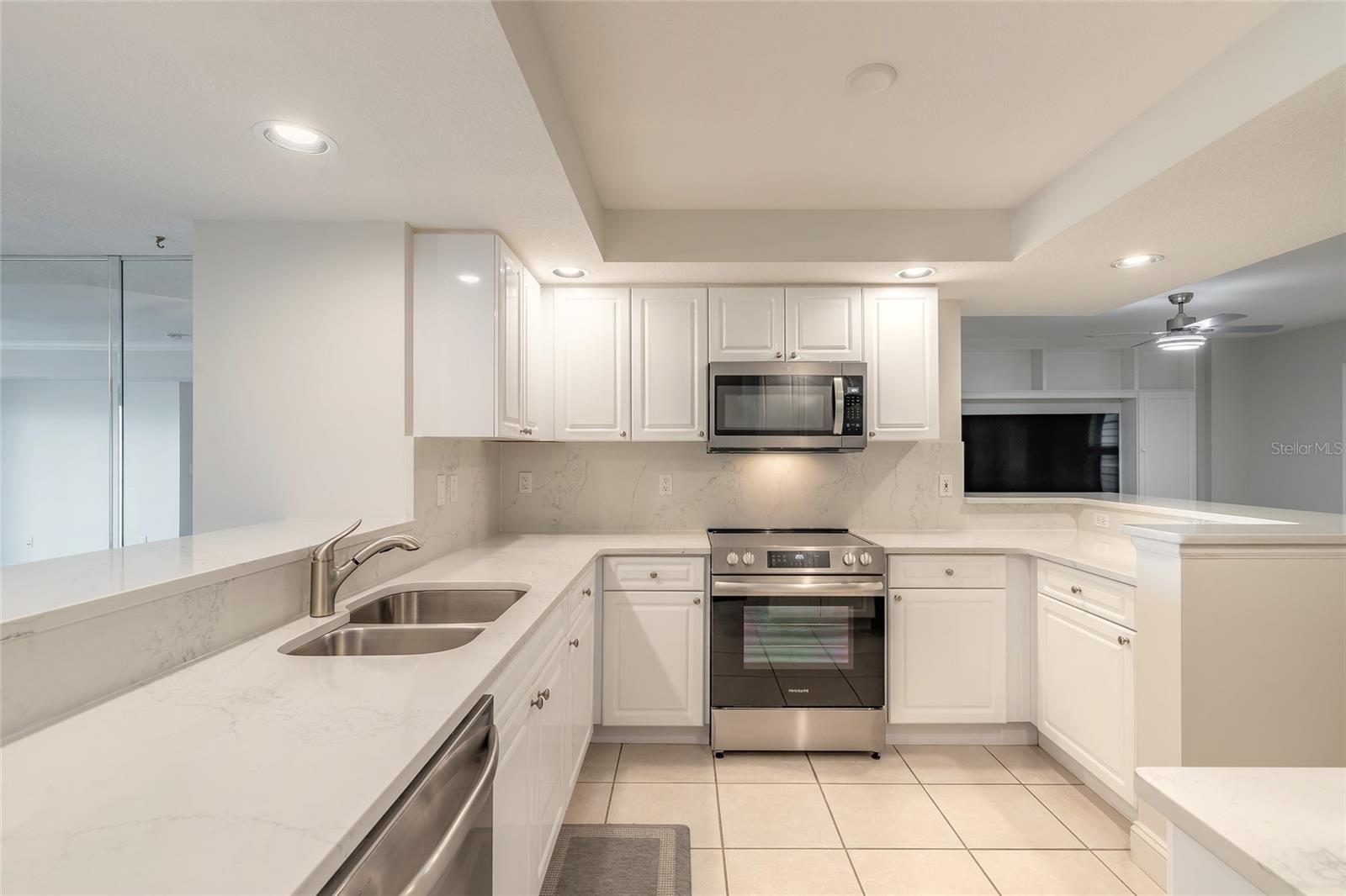 Image 8 of 81 For 4650 Links Village Drive A401