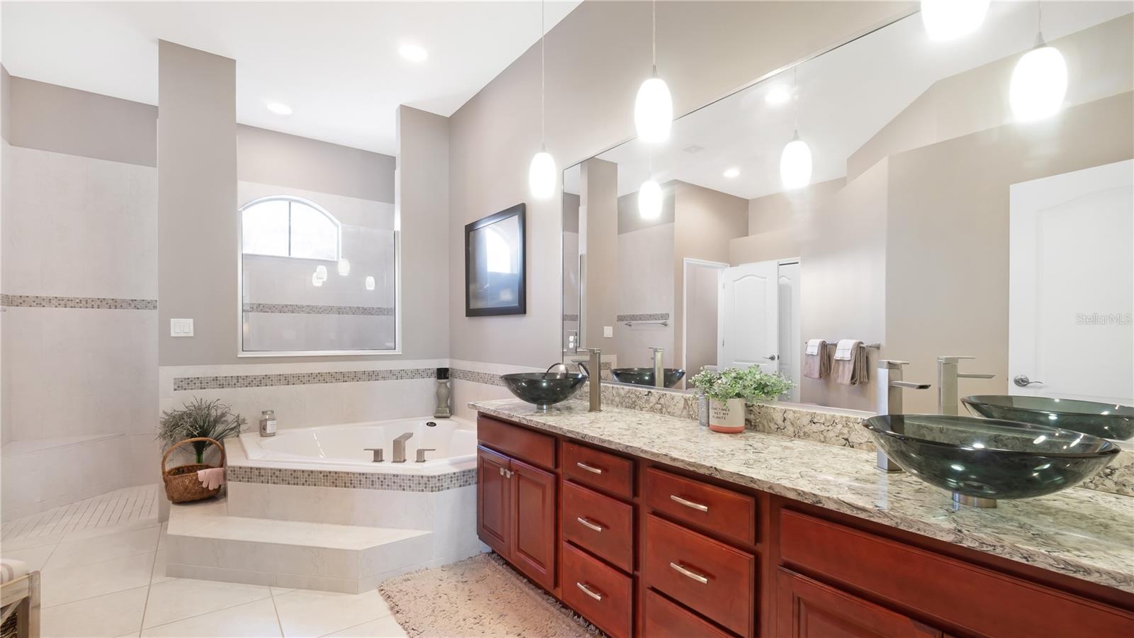 Image 20 of 38 For 3307 Locanda Circle