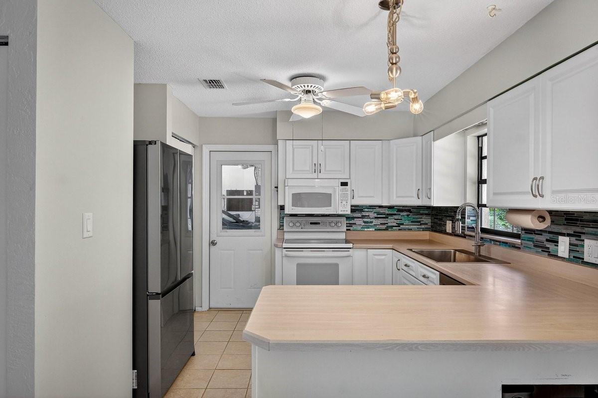 Image 6 of 26 For 2560 Westwood Avenue