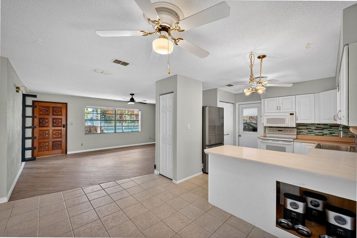 Image 9 of 26 For 2560 Westwood Avenue