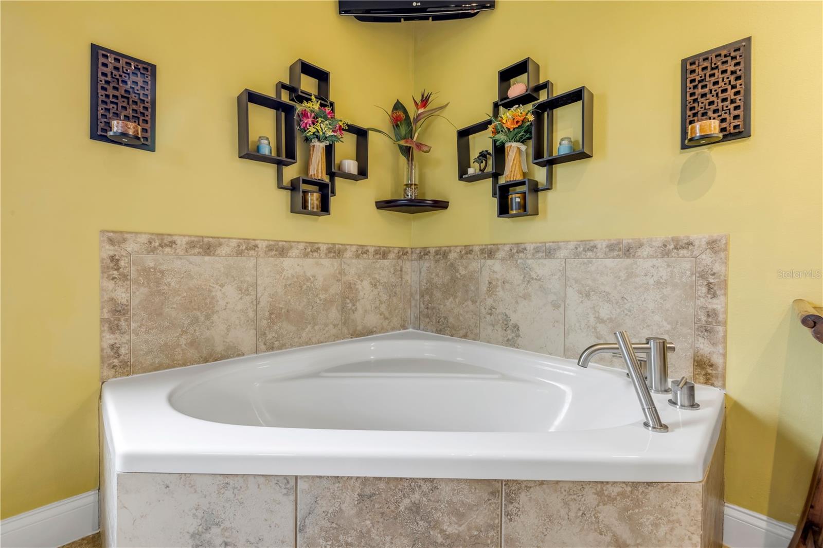 Image 17 of 59 For 4075 Crestwood Manor Drive