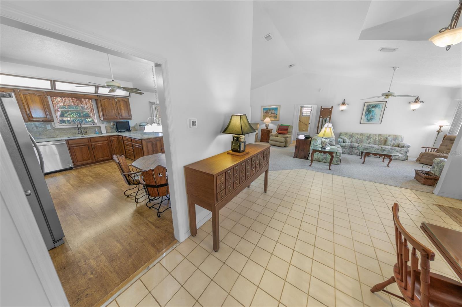 Listing photo id 12 for 4801 Peninsula Drive