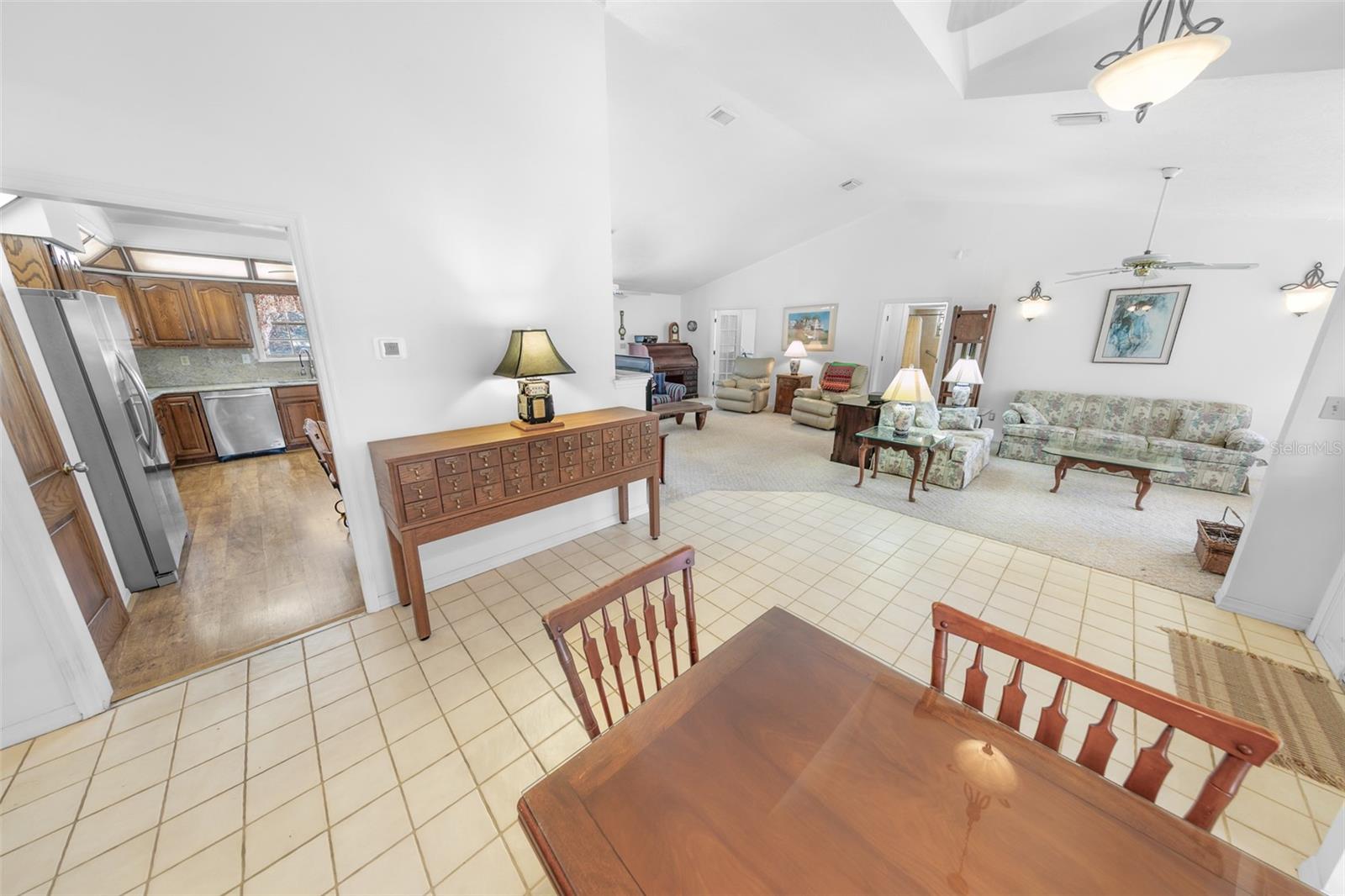 Listing photo id 14 for 4801 Peninsula Drive