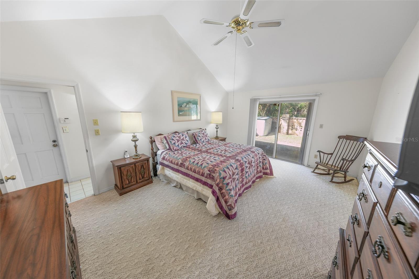 Listing photo id 19 for 4801 Peninsula Drive