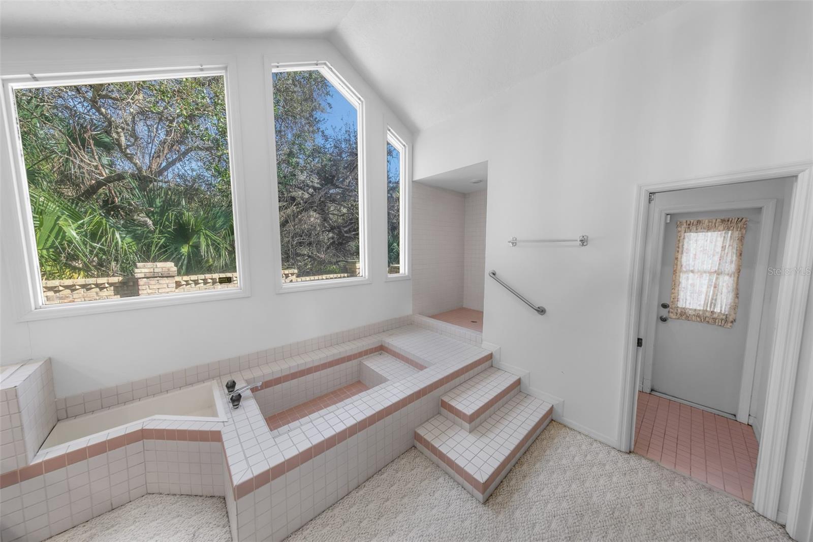 Listing photo id 23 for 4801 Peninsula Drive