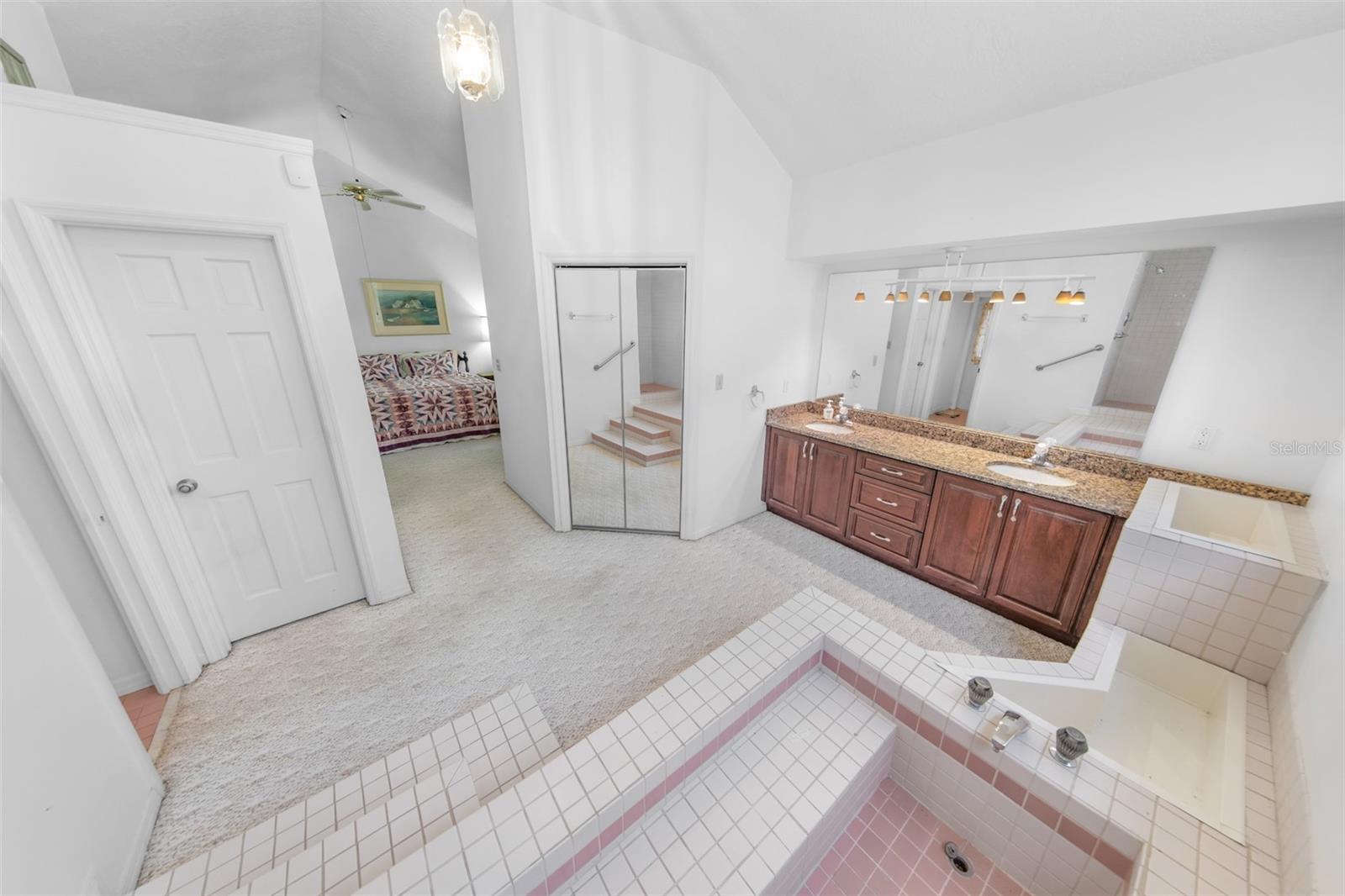 Listing photo id 24 for 4801 Peninsula Drive