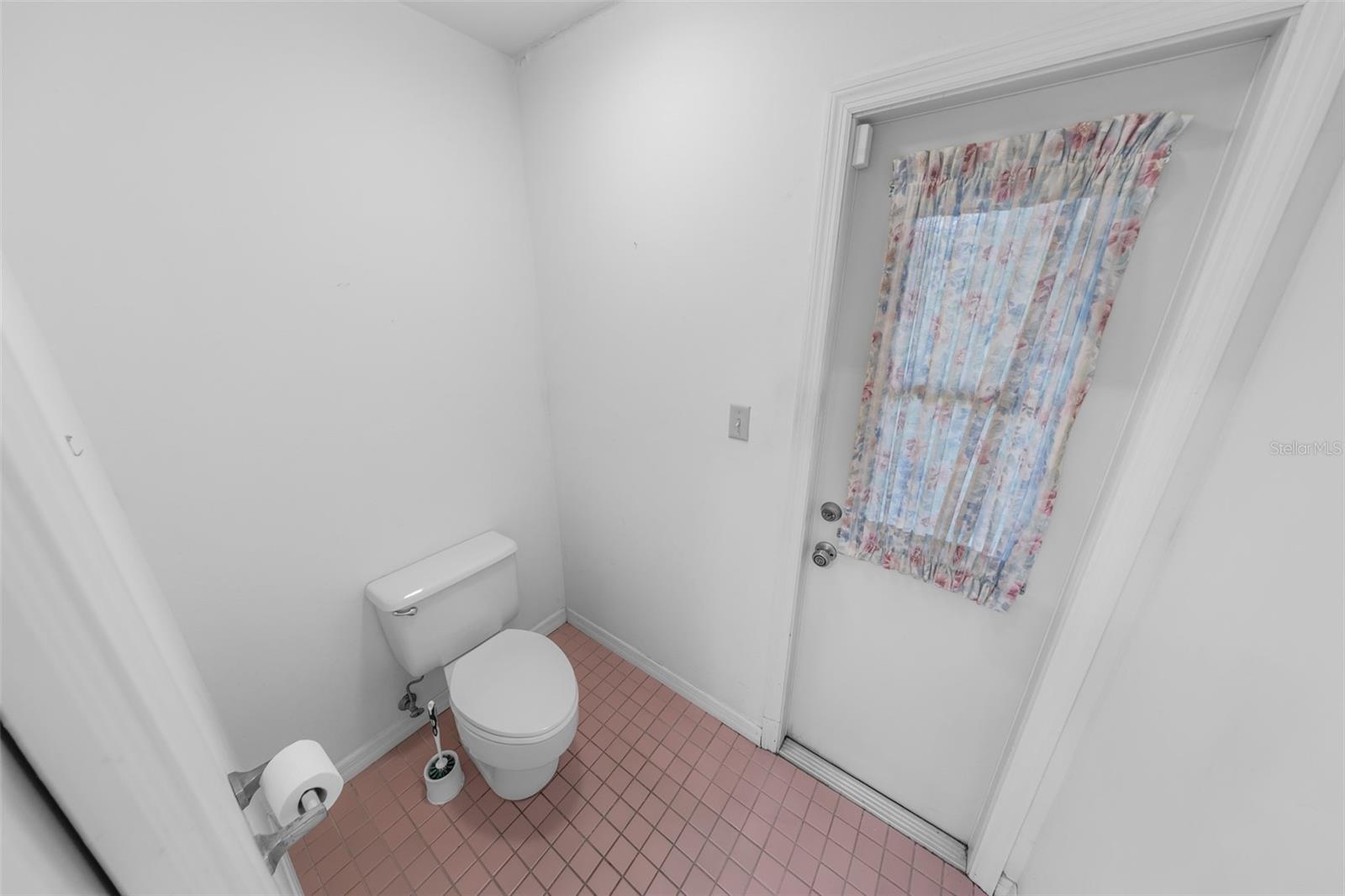 Listing photo id 26 for 4801 Peninsula Drive