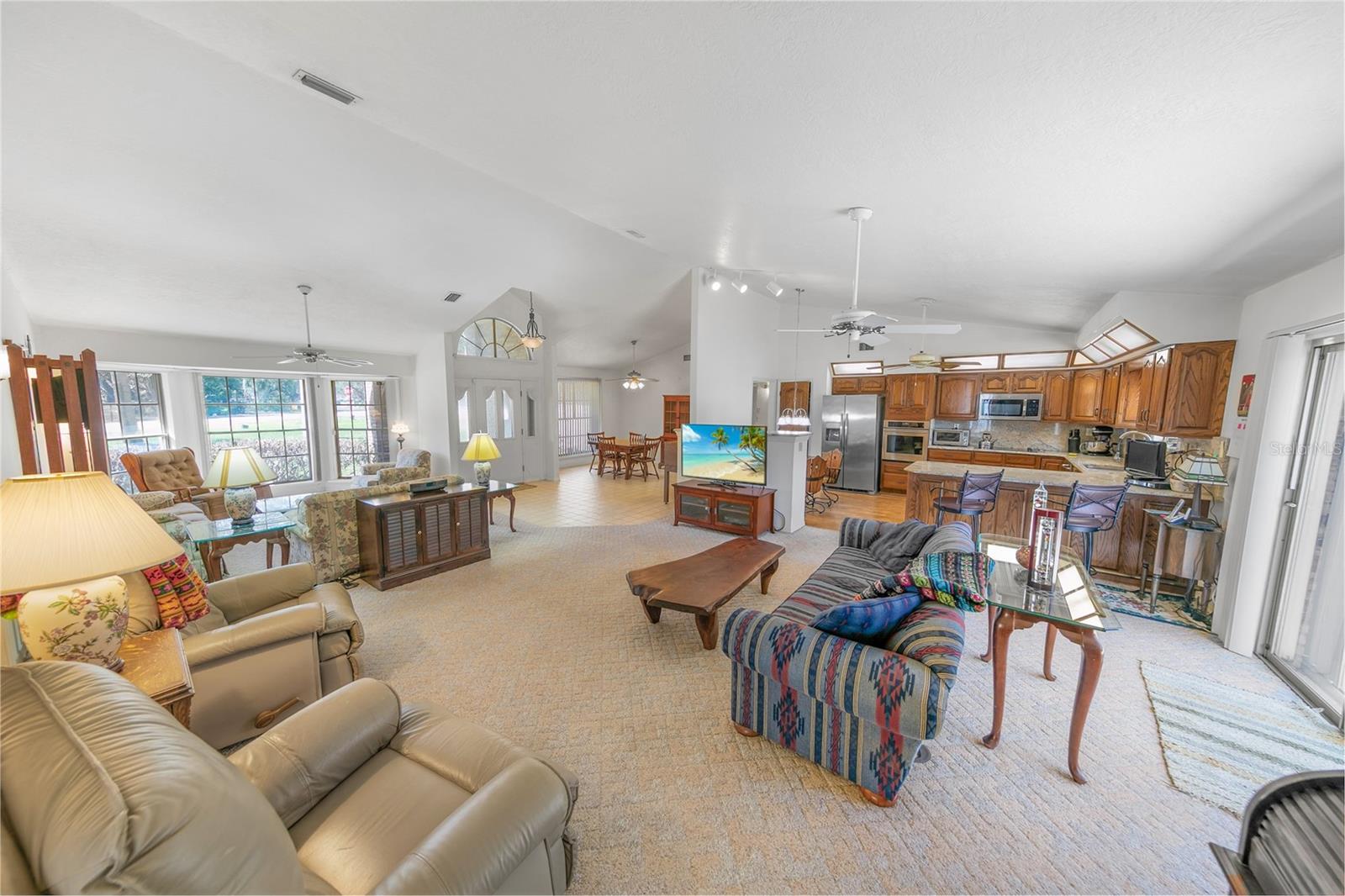 Listing photo id 1 for 4801 Peninsula Drive