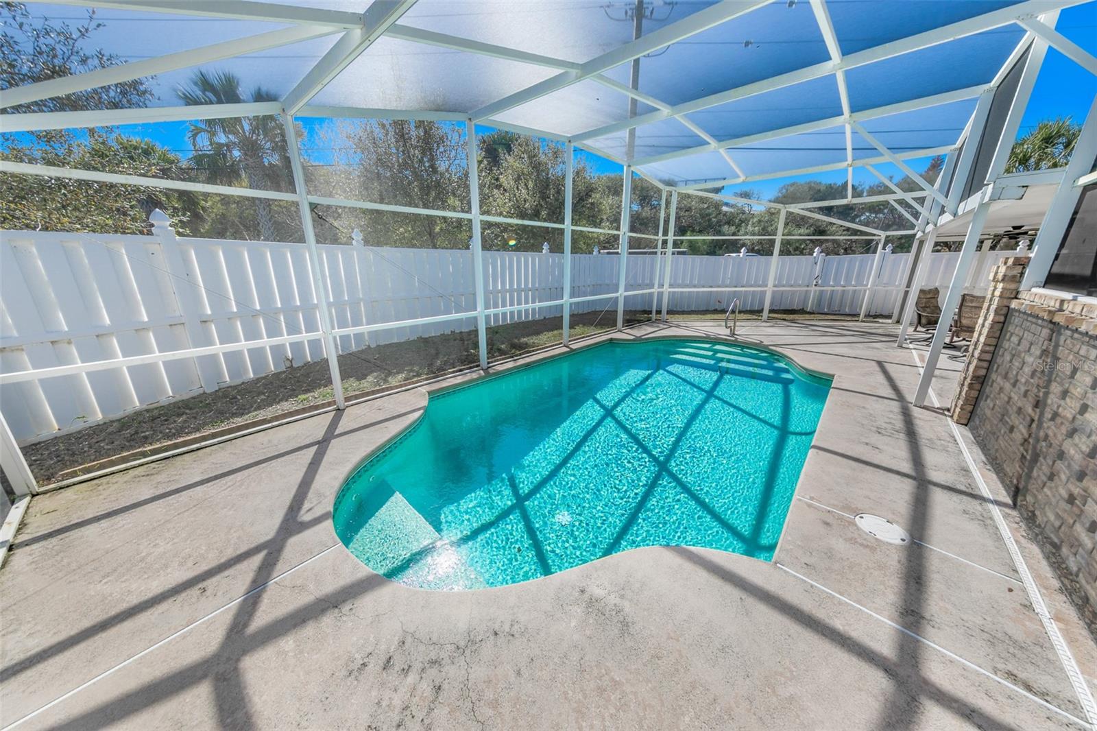 Listing photo id 31 for 4801 Peninsula Drive