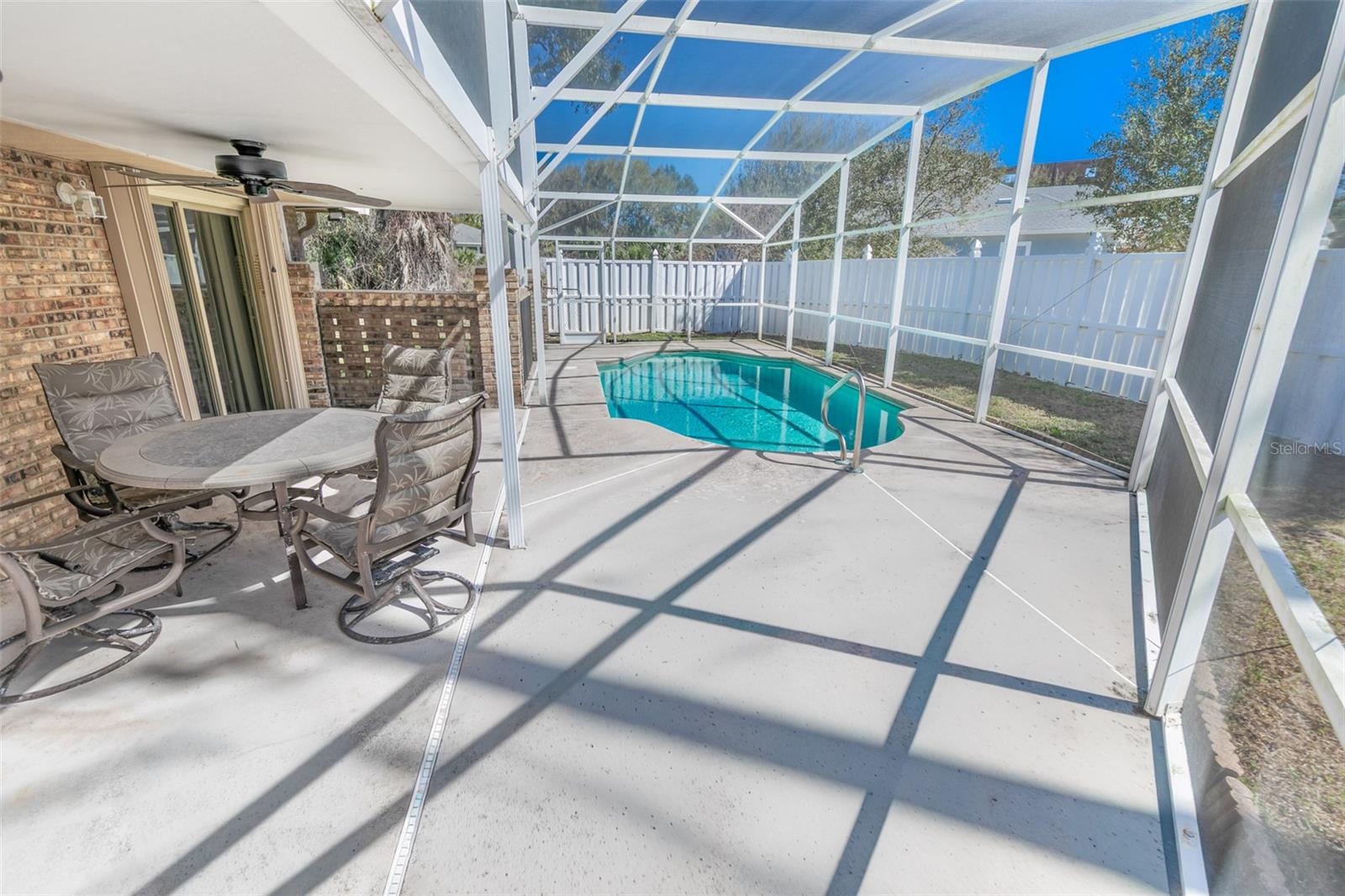 Listing photo id 32 for 4801 Peninsula Drive