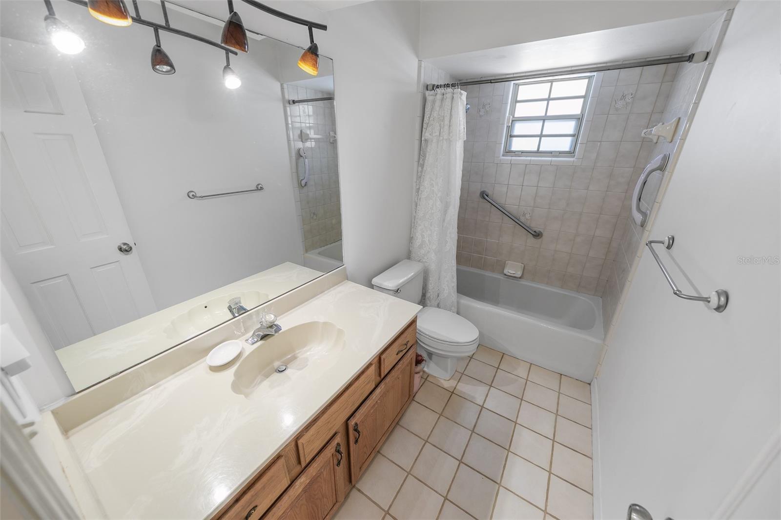 Listing photo id 34 for 4801 Peninsula Drive