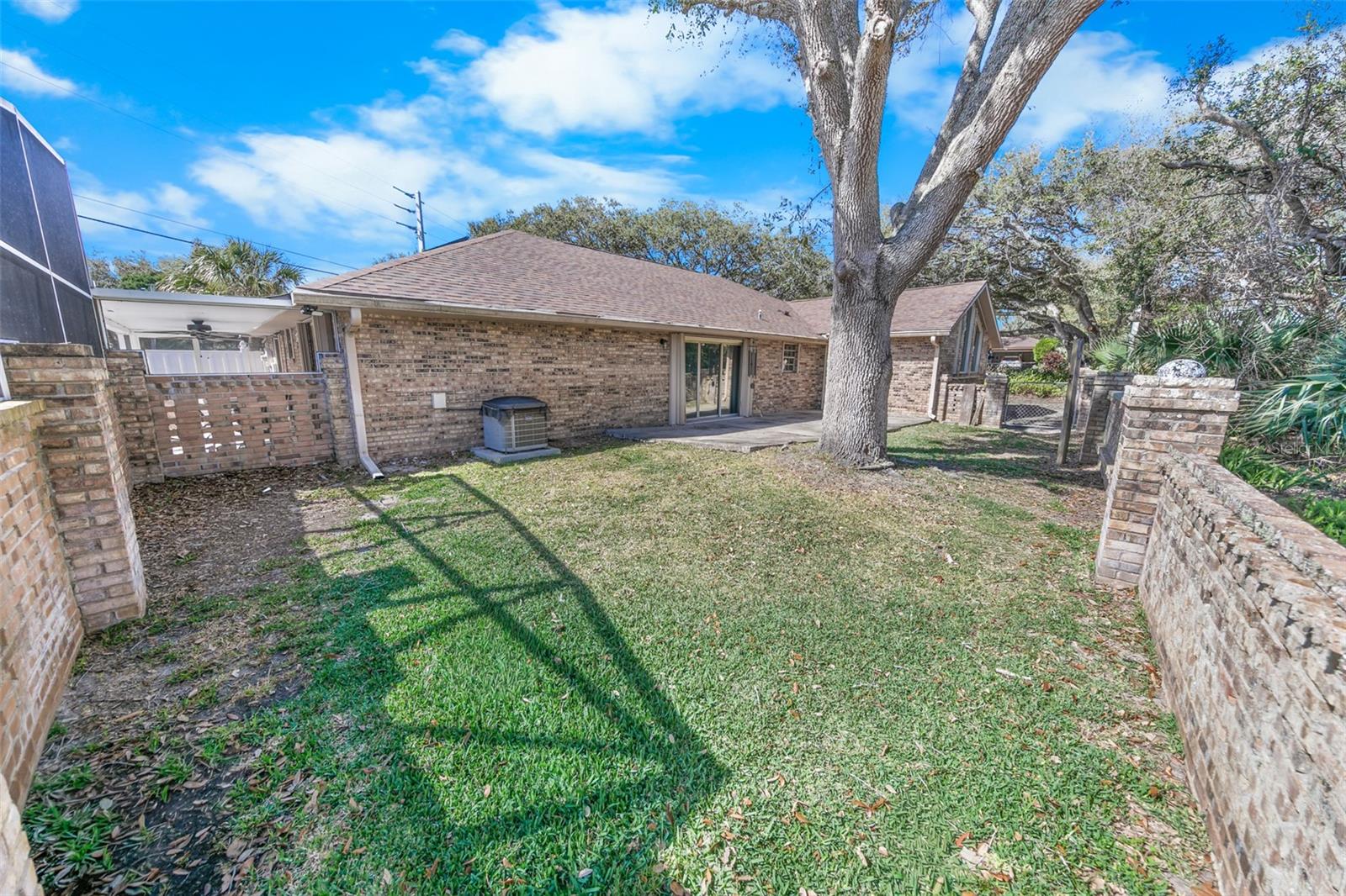 Listing photo id 40 for 4801 Peninsula Drive