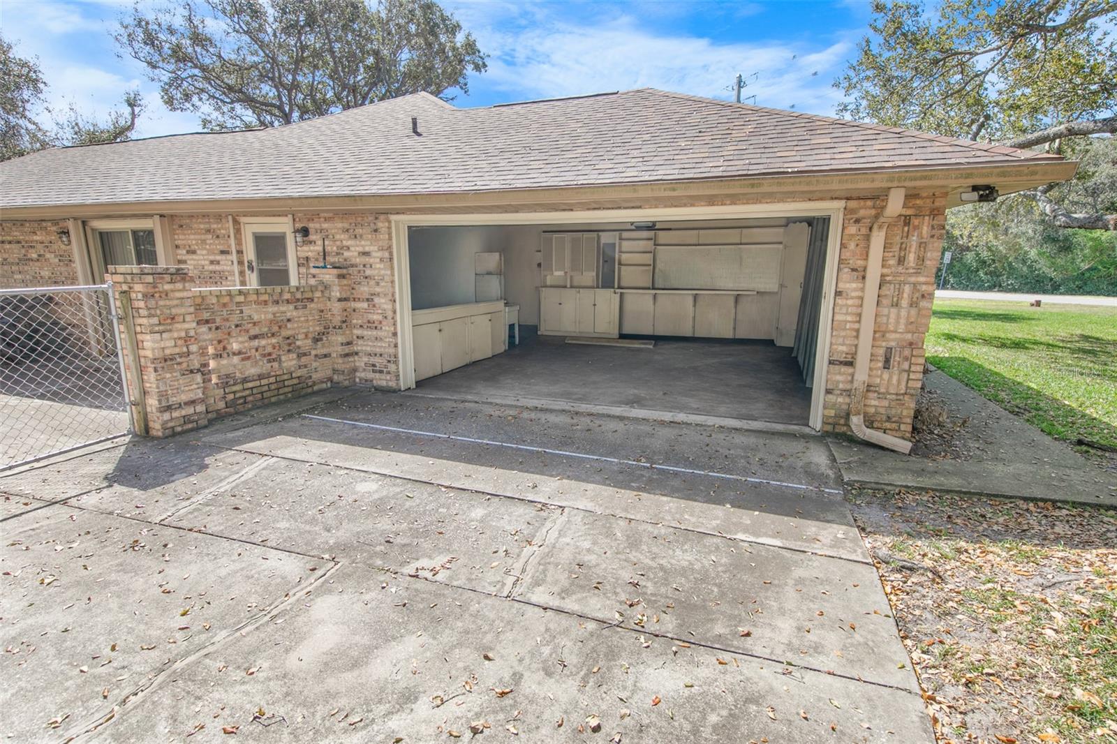 Listing photo id 43 for 4801 Peninsula Drive