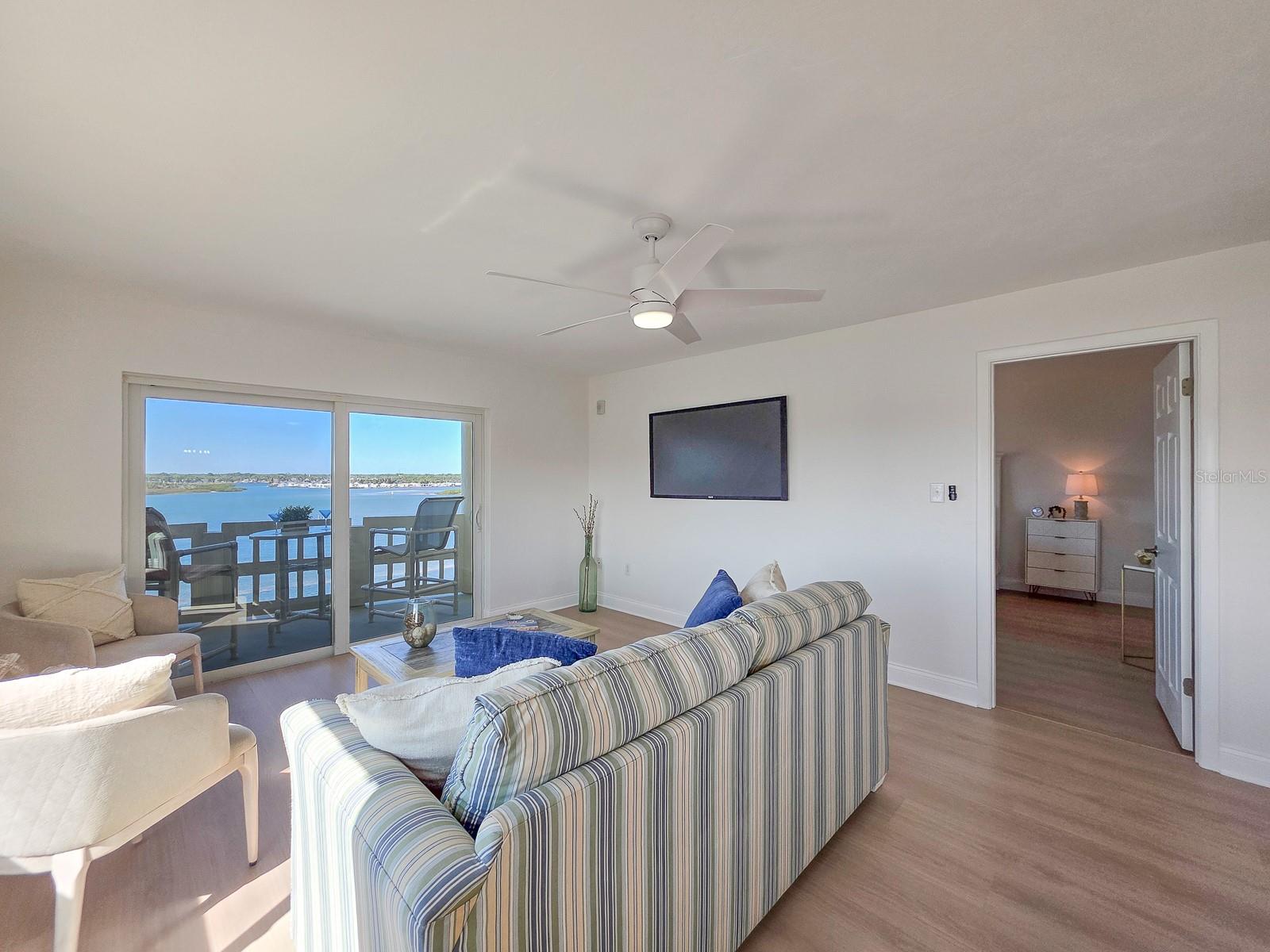 Image 11 of 57 For 3606 Peninsula Drive 614