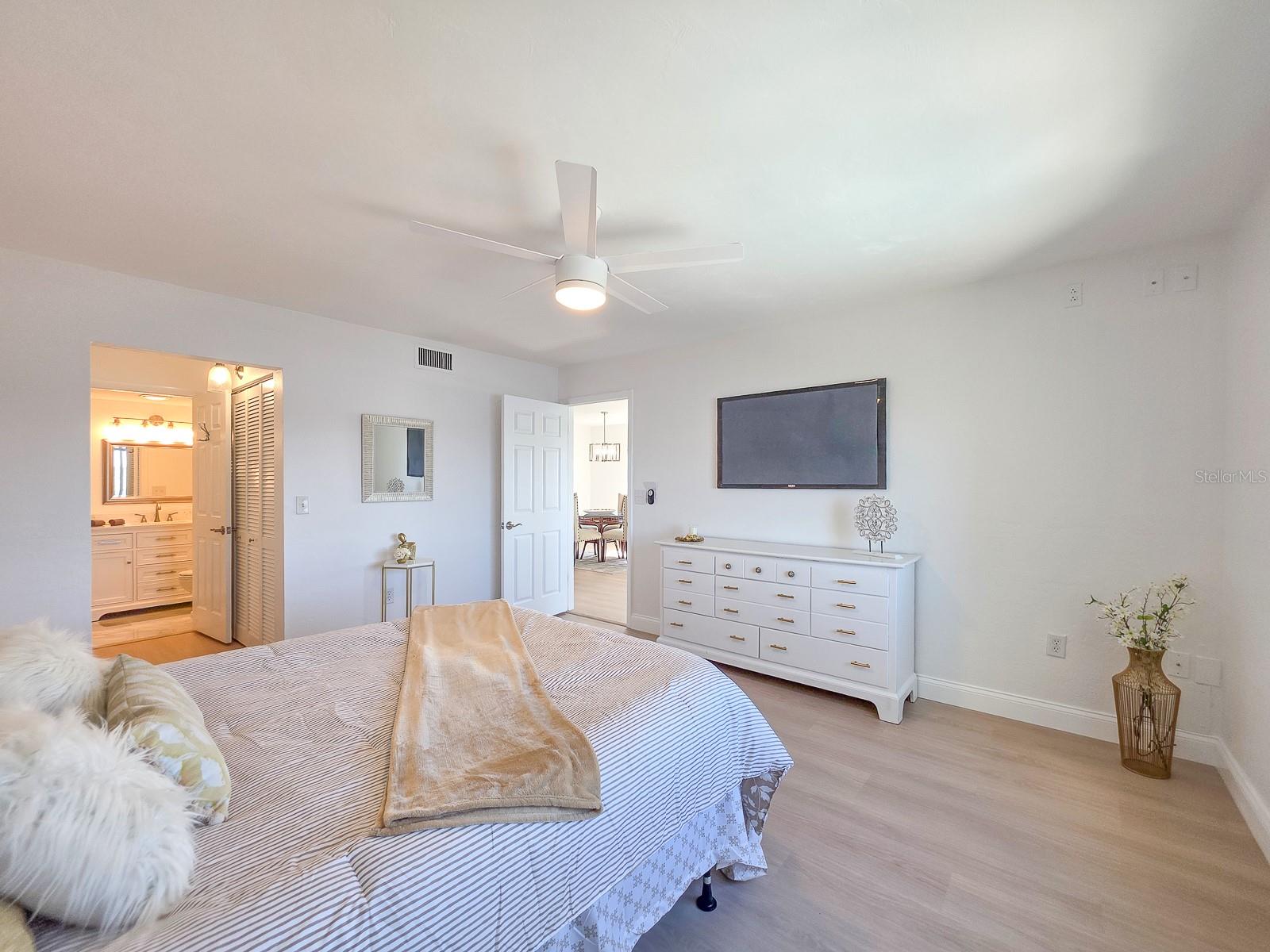 Image 21 of 57 For 3606 Peninsula Drive 614