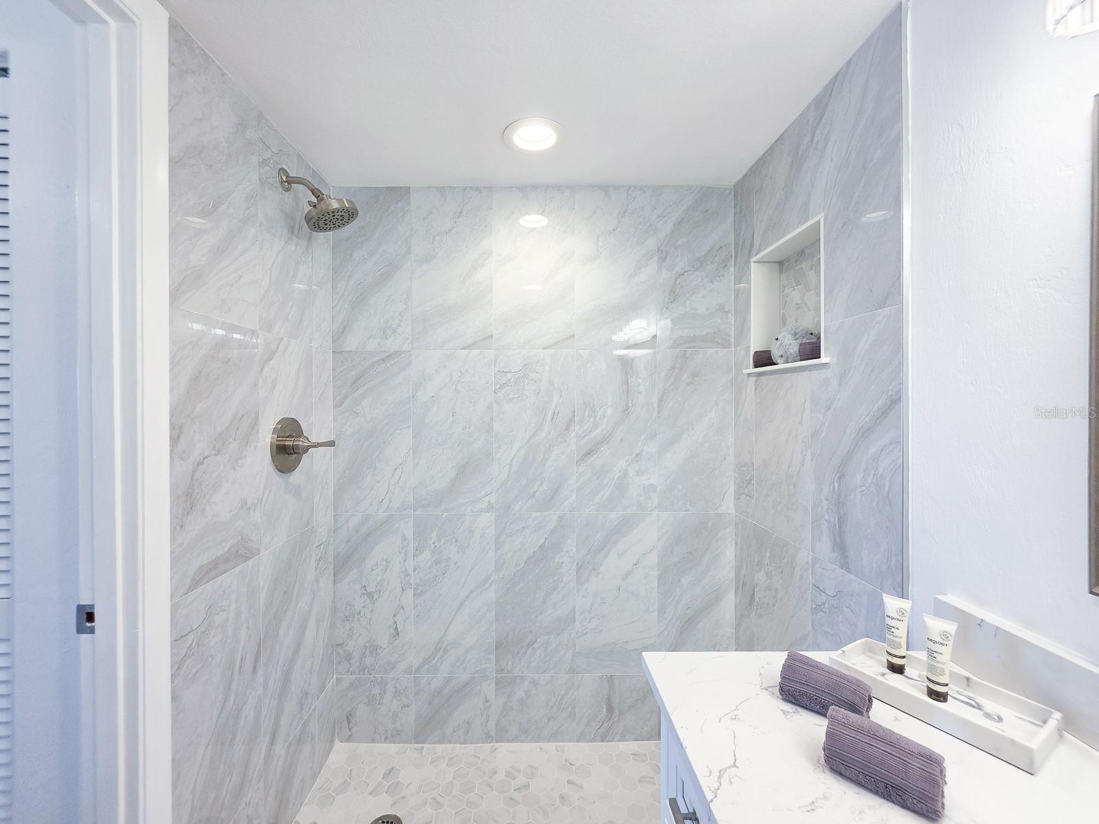 Image 23 of 57 For 3606 Peninsula Drive 614