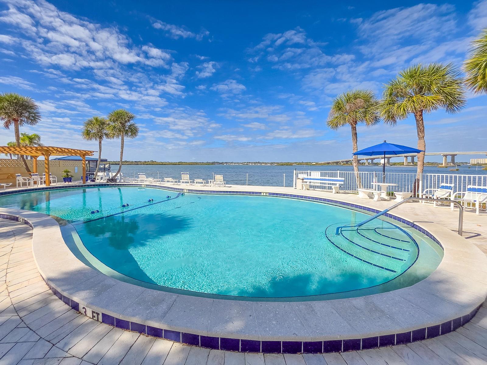 Image 35 of 57 For 3606 Peninsula Drive 614