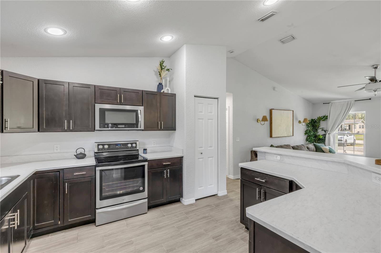 Image 11 of 45 For 1740 East Parkway