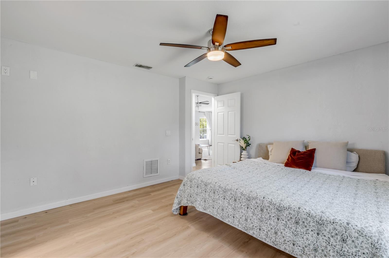 Image 18 of 45 For 1740 East Parkway